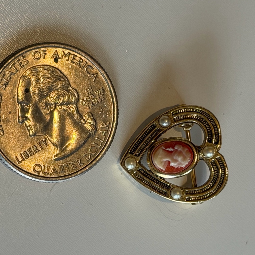 Gold and Coral Cameo Heart Brooch